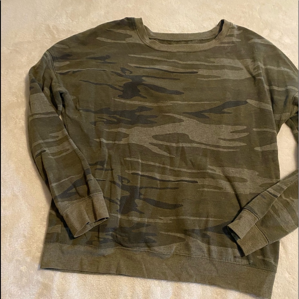 Camo lightweight sweatshirt